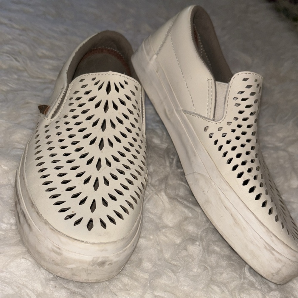 VANS UltraCush Classic Slip-On DX - Havana Perforated White Leather, Size 8 - Picture 3 of 16